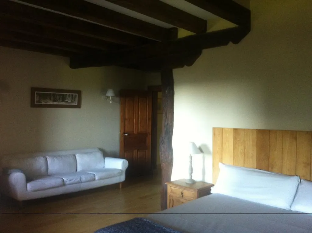 Apikale Hostal Ea 0*,
