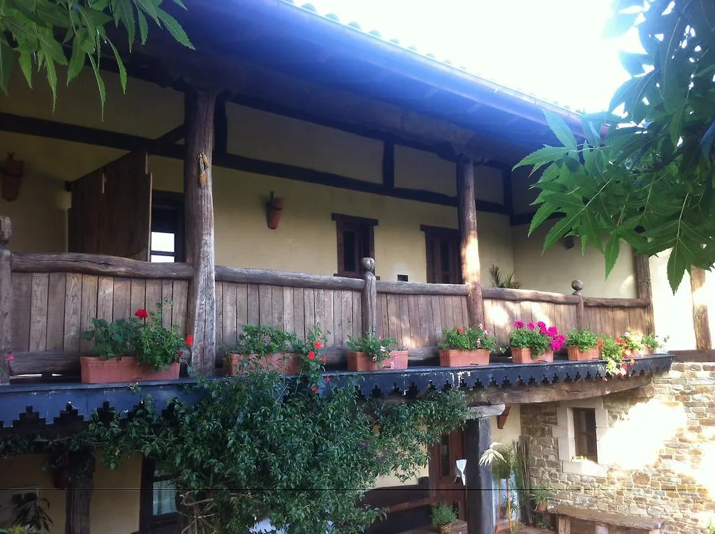 Apikale Guest House Ea Country house