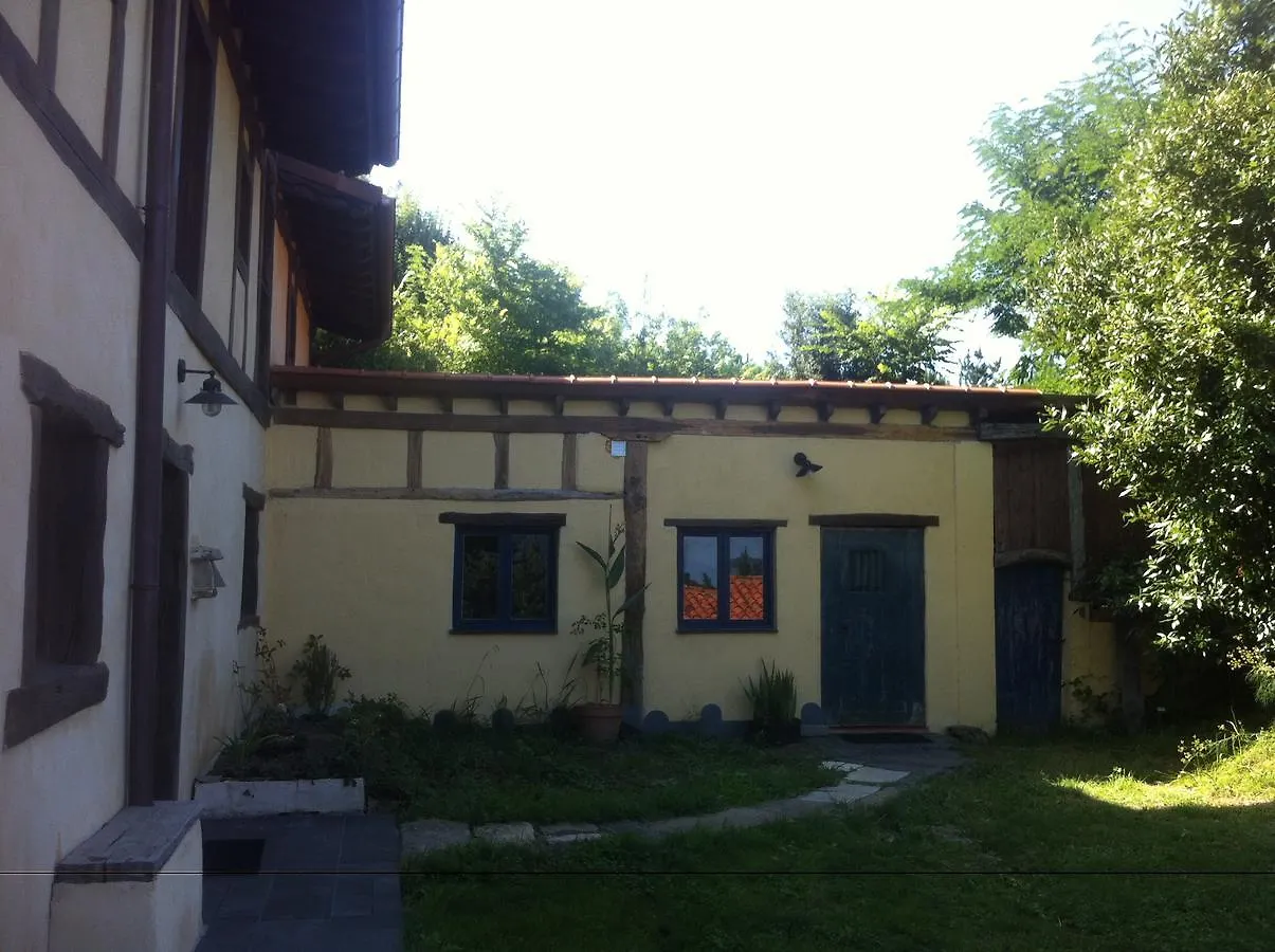 Apikale Guest House Ea 0*,